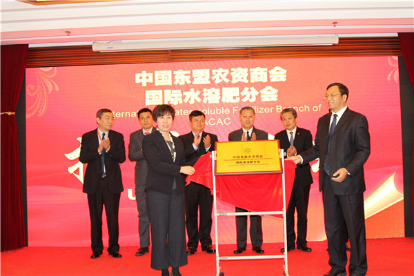 ued官网体育
被评为“2017年度中国水溶肥十强企业” ued官网体育
被评为“2017年度中国水溶肥十强企业”